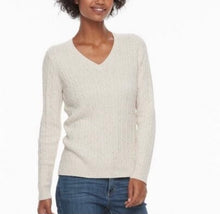 Load image into Gallery viewer, CRAFT+BARROW V-neck long sleeve thin cable knit sweater