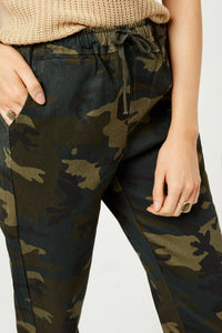 Drawstring camo/fatigue high-rise jogger pant