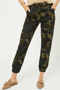 Drawstring camo/fatigue high-rise jogger pant