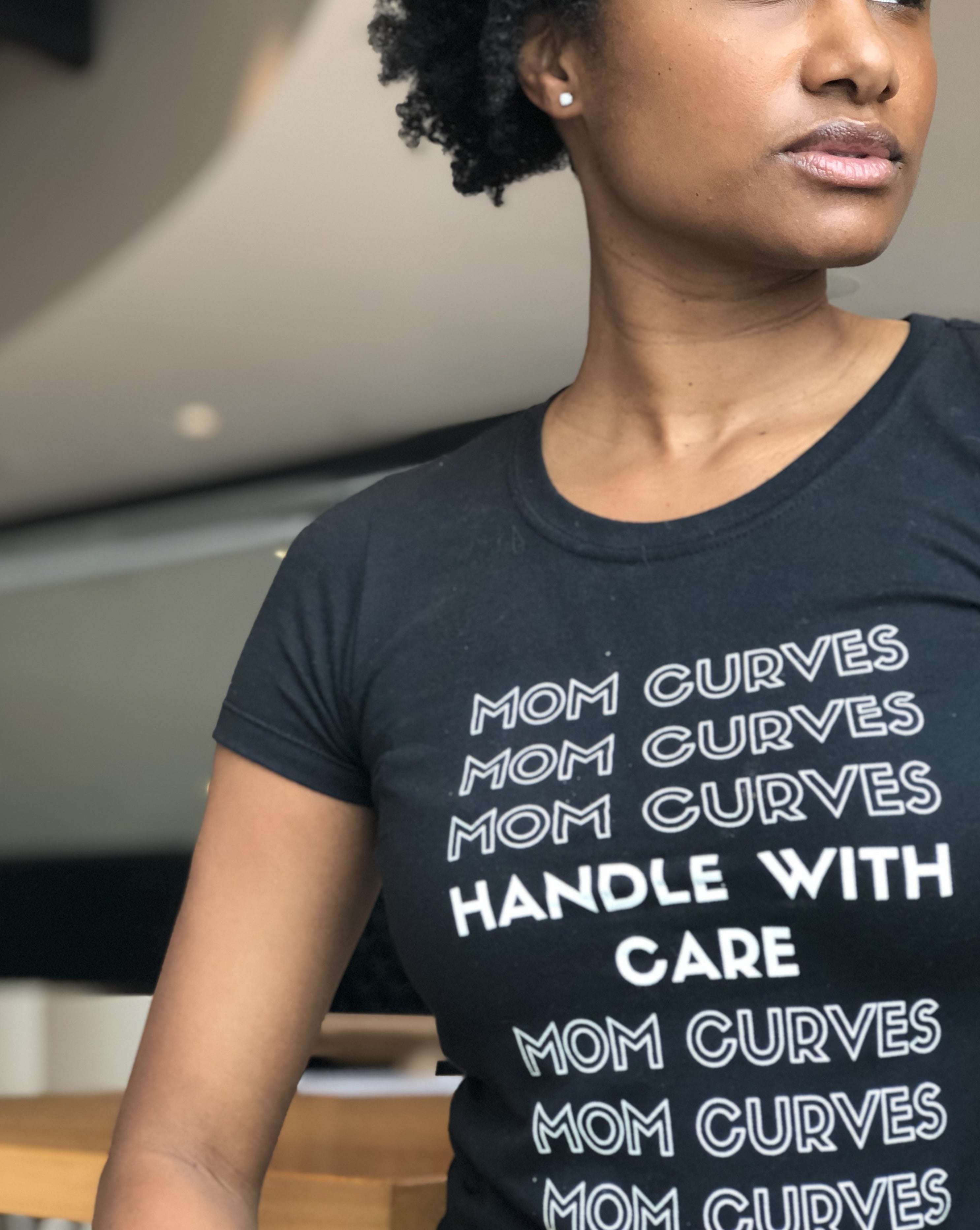 MOM CURVES ss crewneck fitted t-shirt